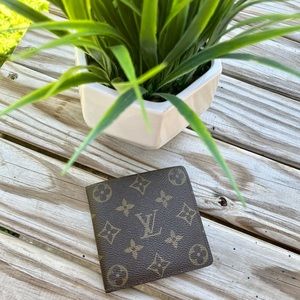 🐶 Louis Vuitton Monogram Mens Wallet 🐶